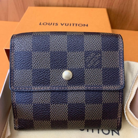 Sold❌❌LV Damier Ebene Compact Wallet💕
100% Authentic - Picture 2 of 12